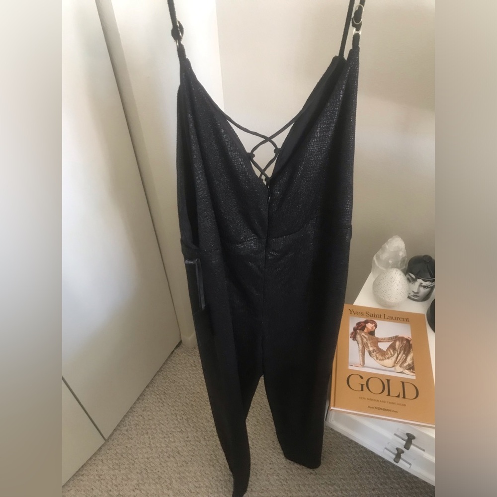 NWT h:ours Revolve Black Crisscross V-Neck Jumpsuit Snakeskin Sheen XL - Picture 3 of 6